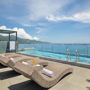 Hotel Mangata Beachfront - Rooftop Bar Sea View